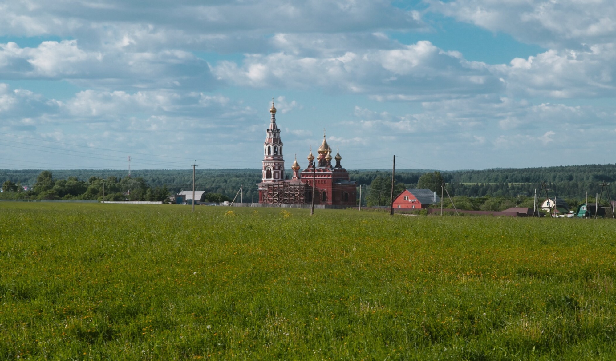Церковь Михаила Архангела в селе Красное