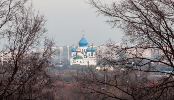 Иверский собор Николо-Перервинского монастыря: вид с Коломенского холма