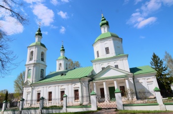 Храм Воскресения Христова в селе Молоди