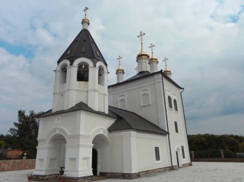Храм Живоначальной Троицы в Лужках