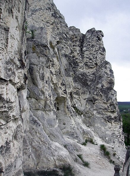 Меловой утес и пещерный храм в Дивногорье