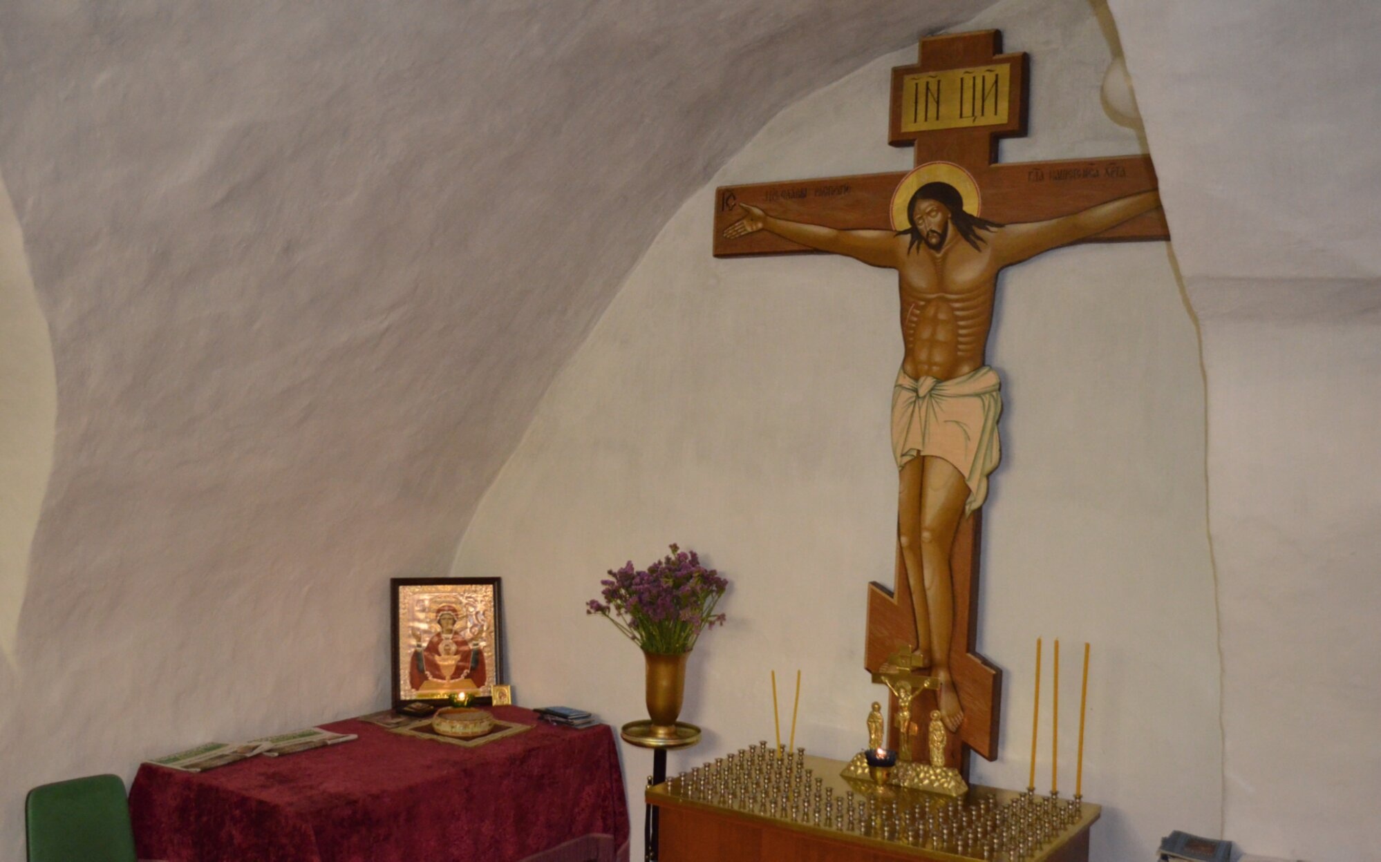 Интерьер храма Святой Анастасии Узорешительницы в Пскове