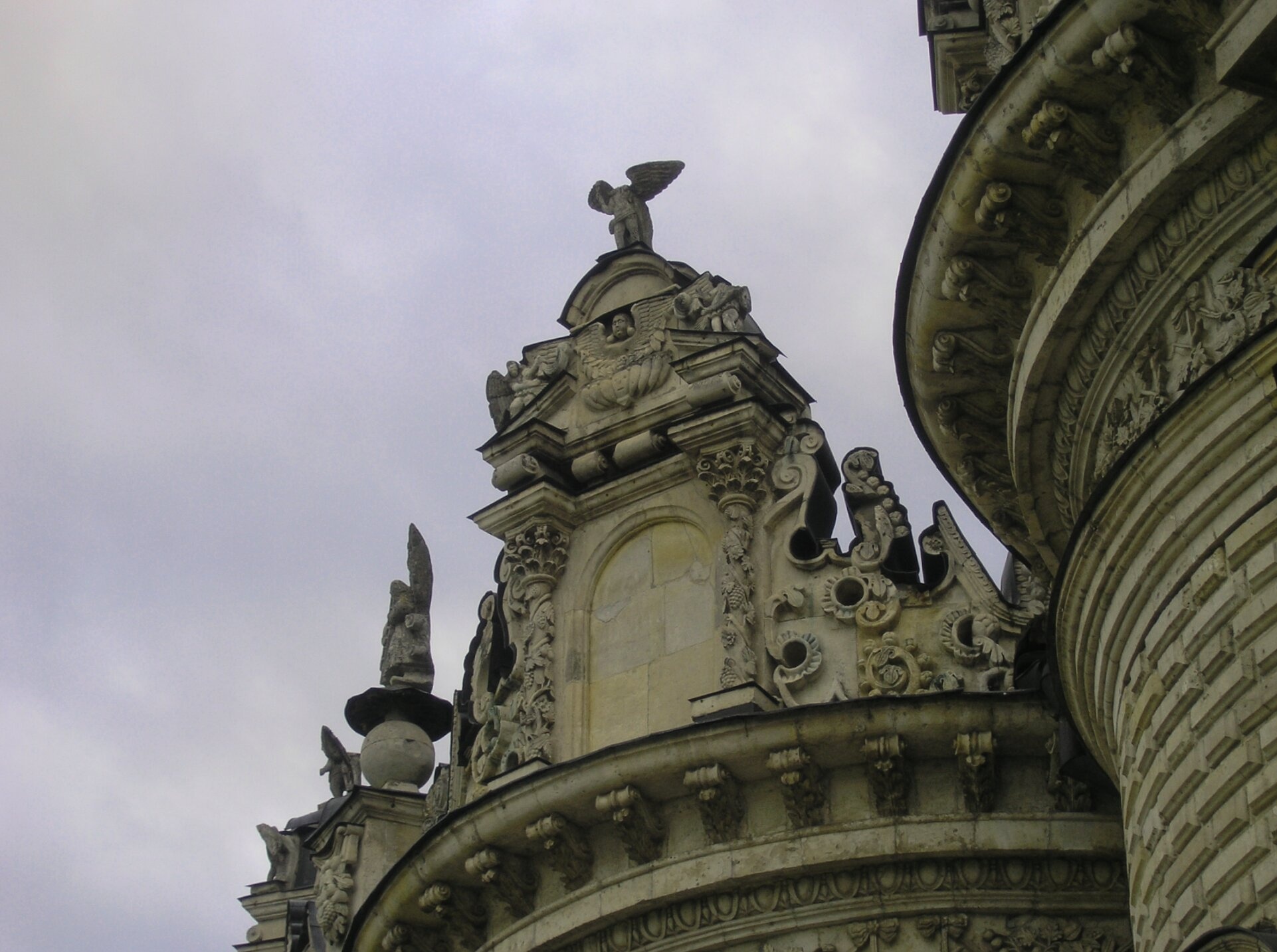 Знаменская церковь в Дубровицах: архитектурные детали