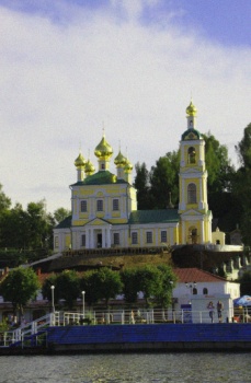 Воскресенская церковь в Плёсе на Волге