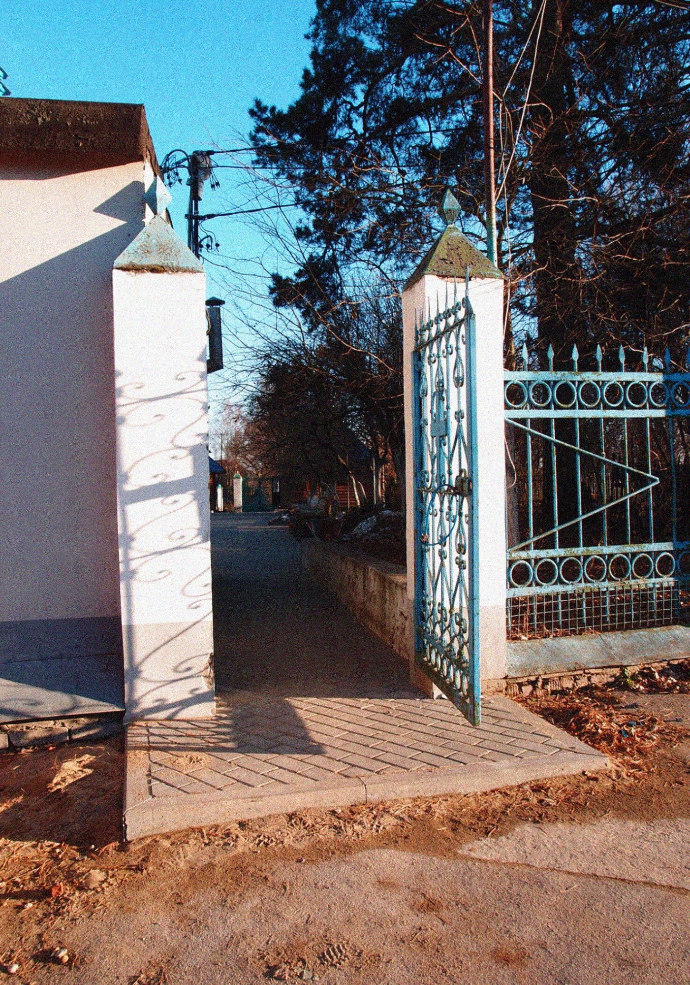 Вход на территорию Церкви Успения Пресвятой Богородицы в Обухово