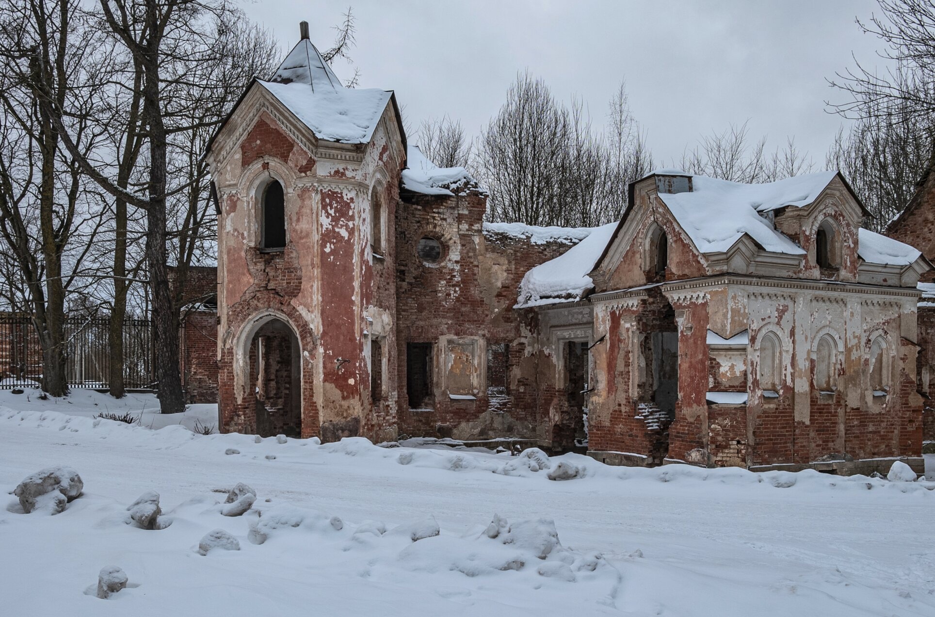 Спасская церковь в усадьбе Волышово