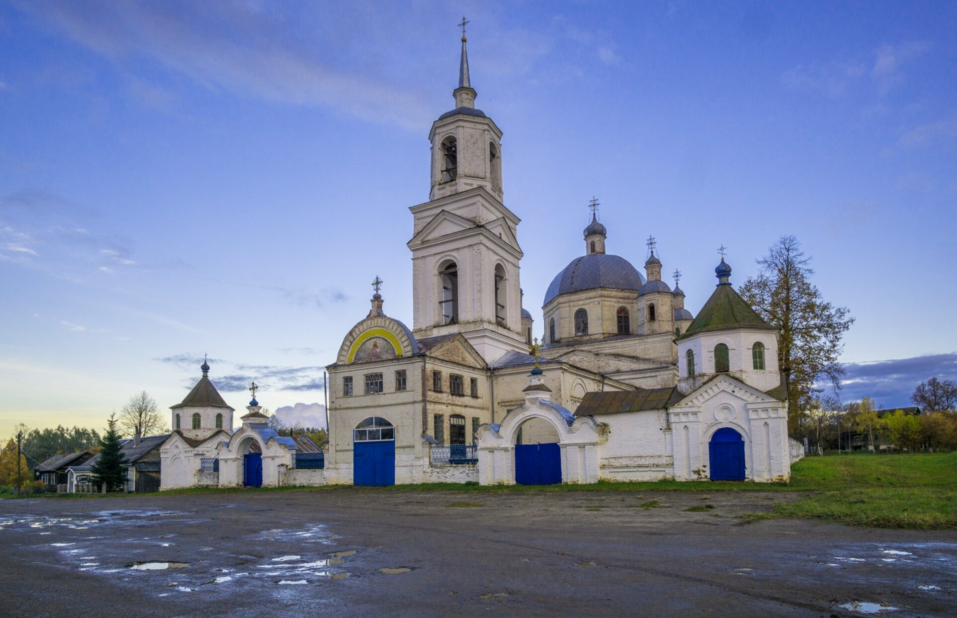 Храм Святой Троицы в селе Русские Краи