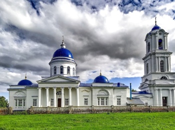 Храм Троицы Живоначальной в селе Красный Бор
