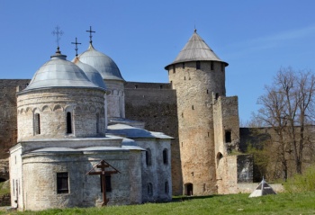 Успенская и Никольская церкви Ивангородской крепости