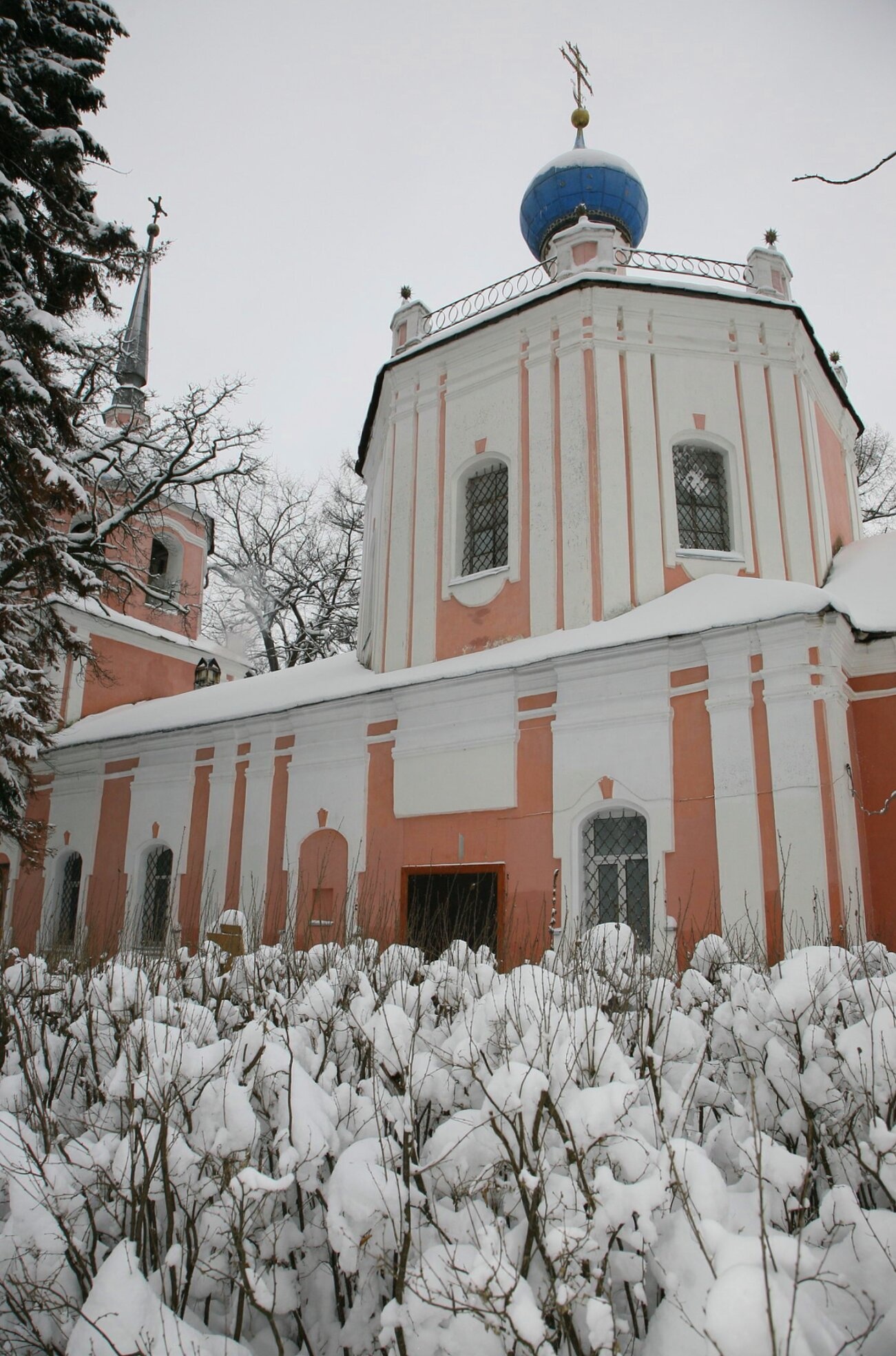 Церковь Воскресения Христова в деревне Прутня