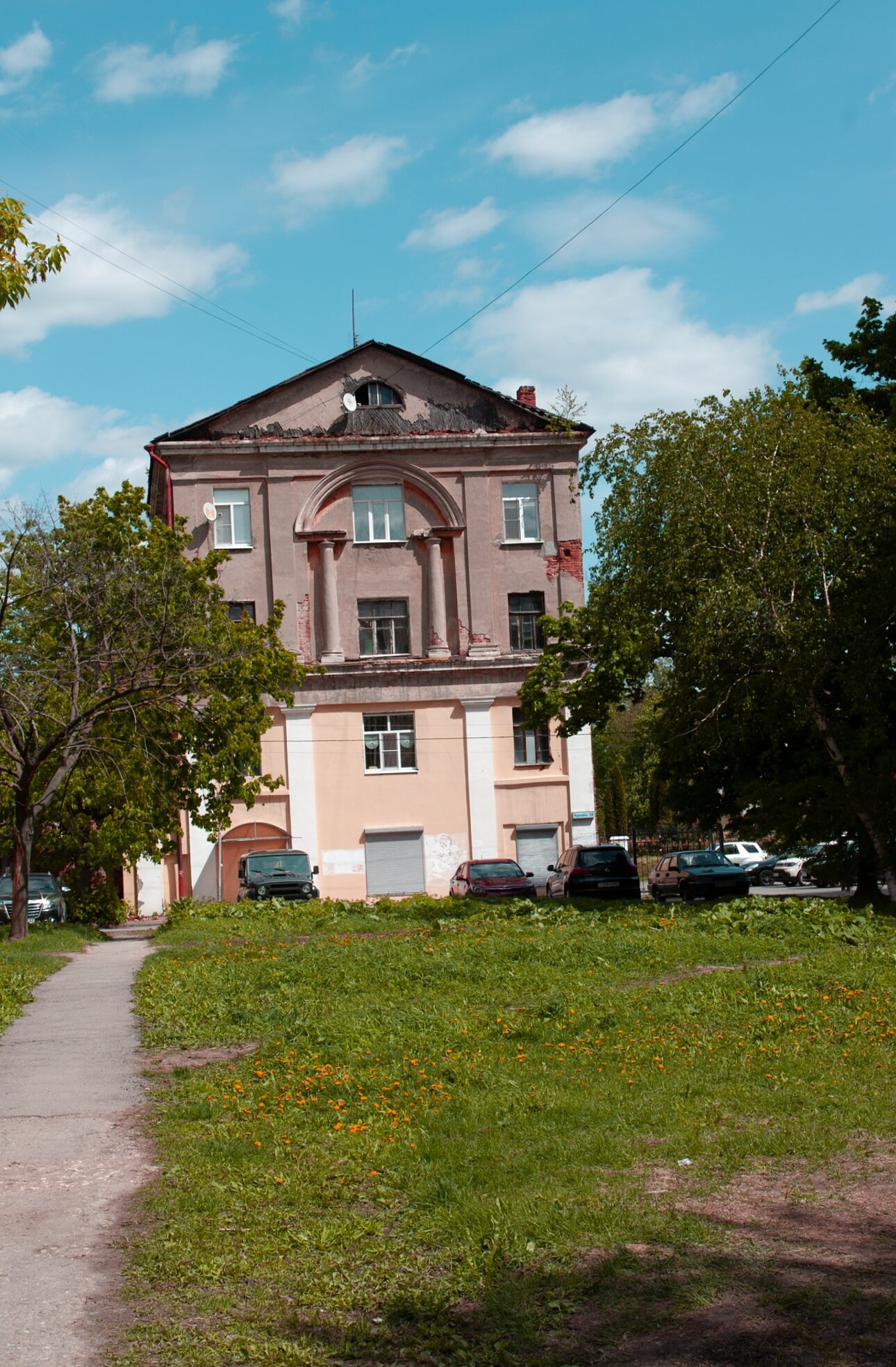 Надвратная церковь-колокольня Святой Варвары Казанского монастыря в Рязани