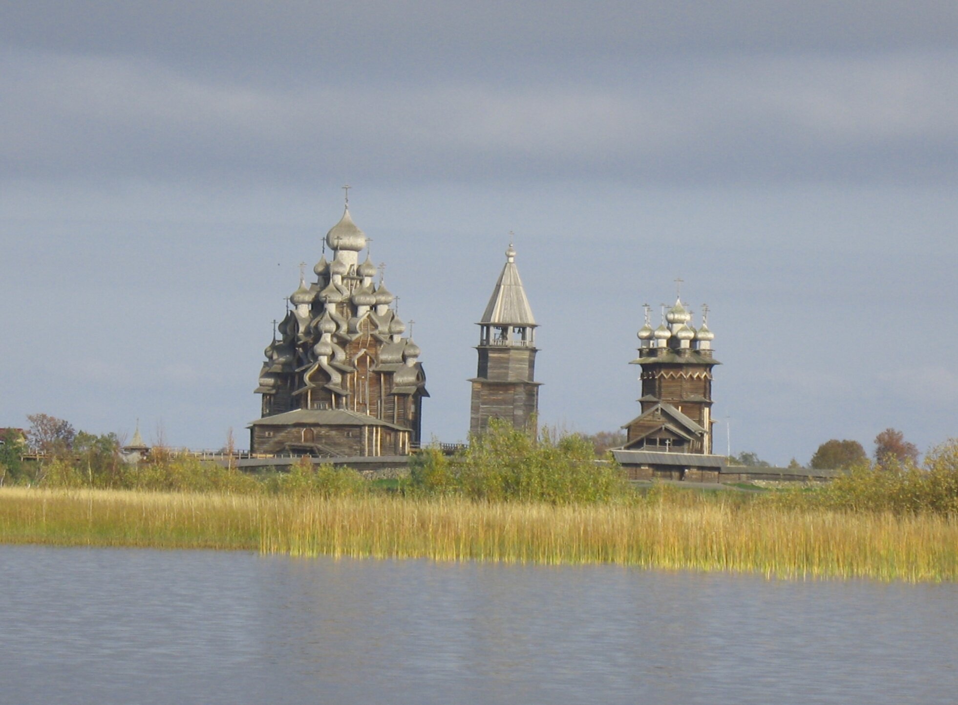 Кижский погост: архитектурный ансамбль на острове Кижи