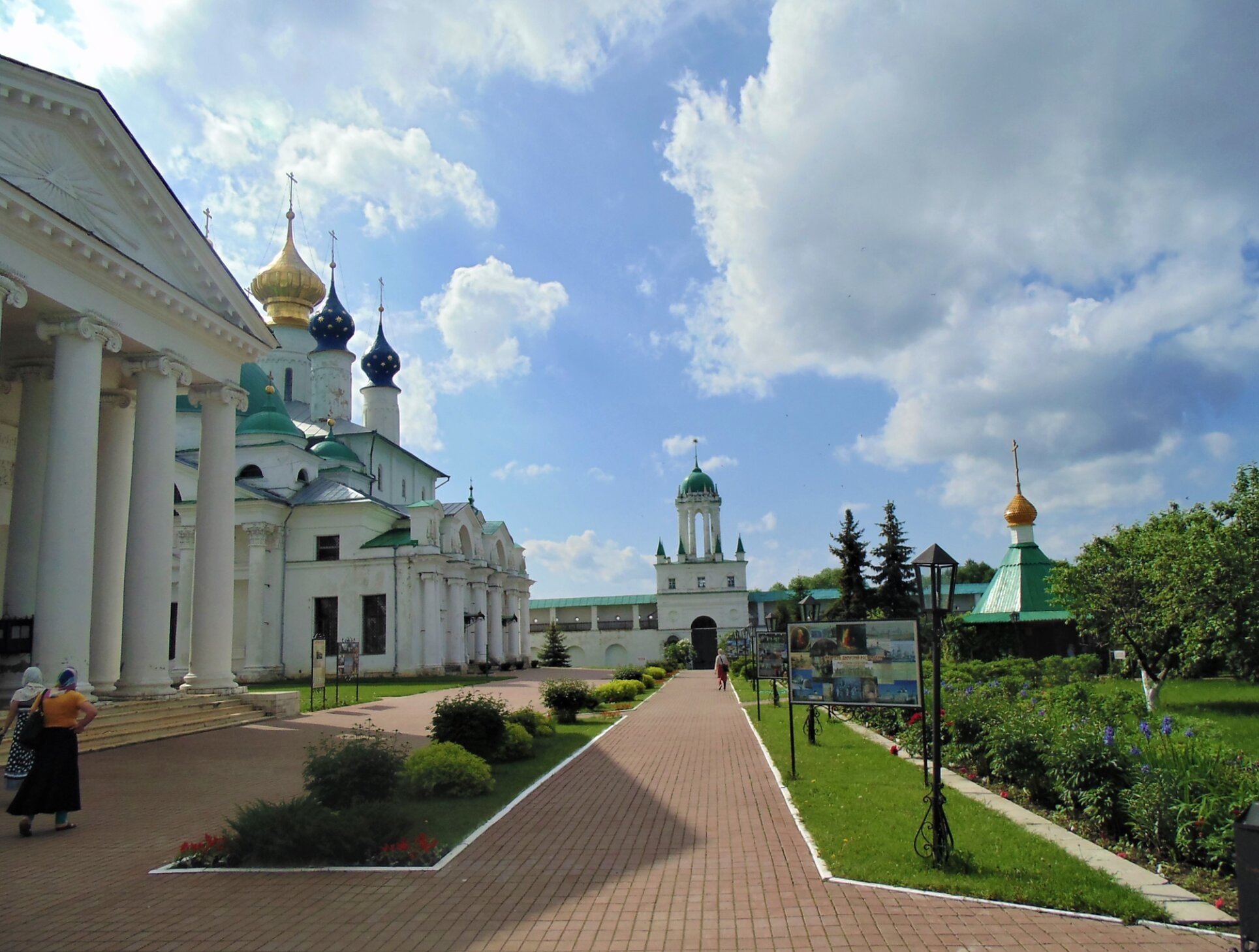 Спасо-Яковлевский Димитриев монастырь в Ростове Великом