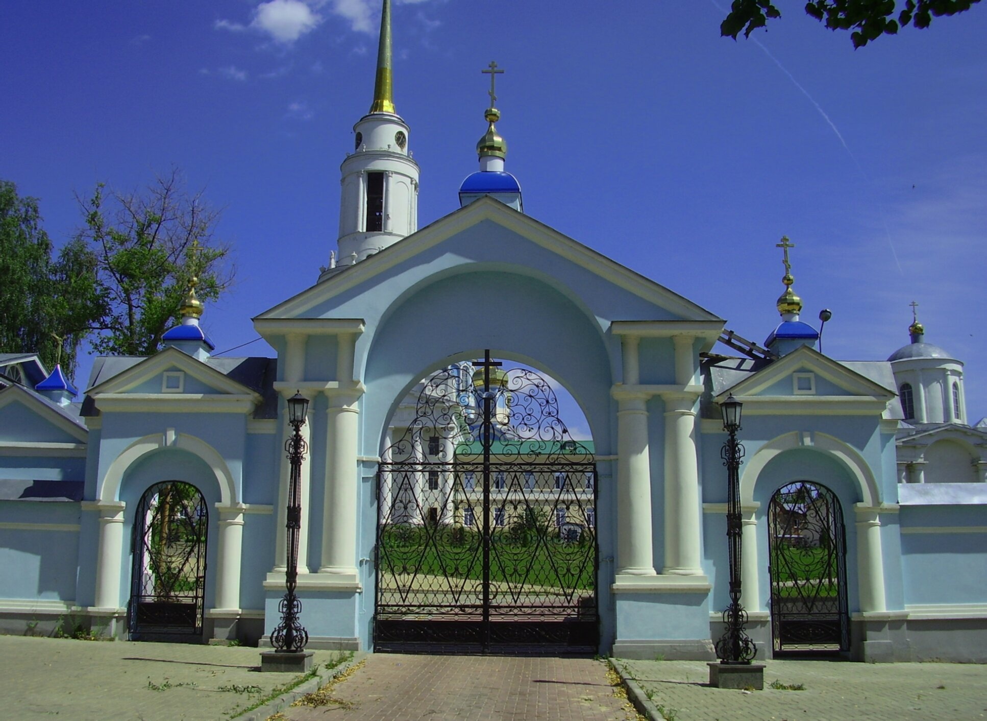 Святые врата Задонского Рождество-Богородицкого монастыря
