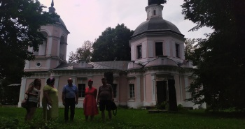 Церковь Трёх Святителей в деревне Волынщино