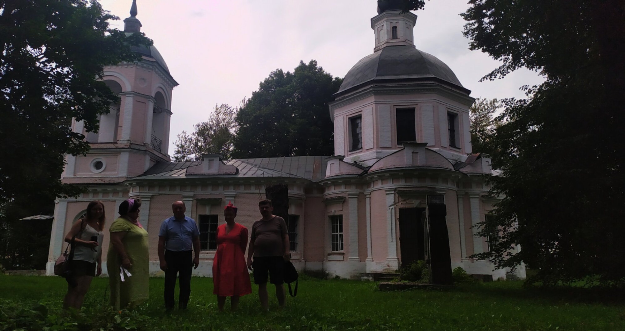 Церковь Трёх Святителей в деревне Волынщино