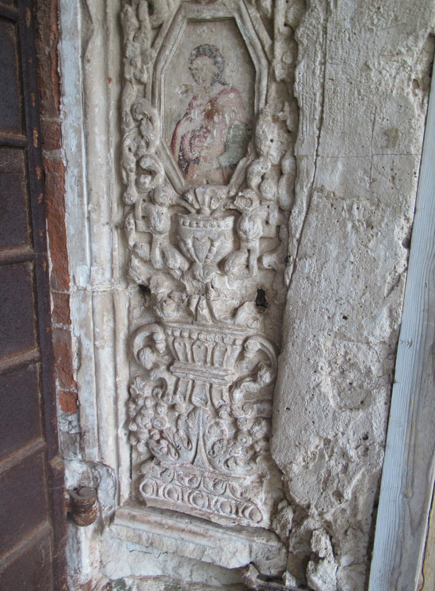 Фрагмент архитектурного декора Троицкой церкви в селе Дединово