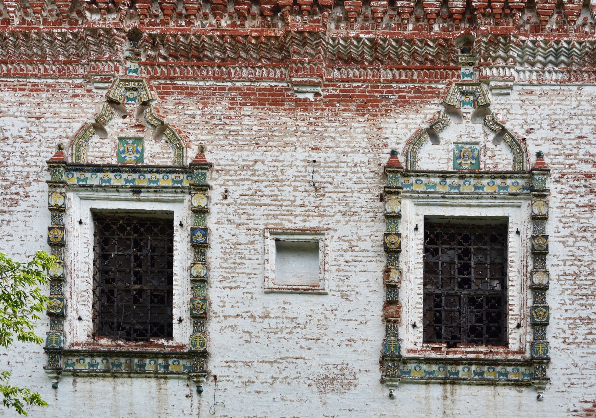 Наборные наличники Богородице-Рождественской церкви в Горицах