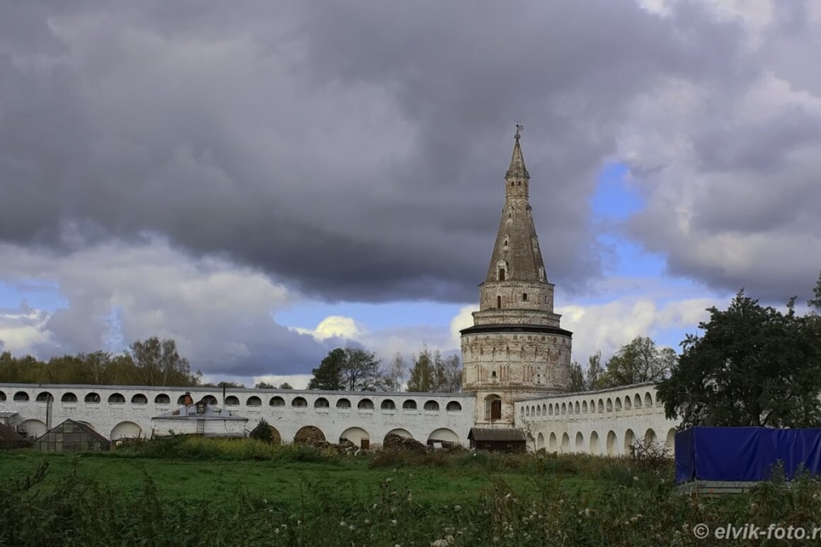 Иосифо-Волоцкий монастырь: архитектурная мощь и духовная твердыня