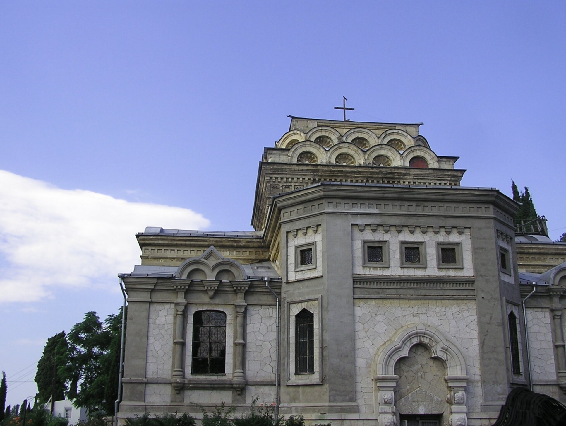 Храм Архангела Михаила в Алупке