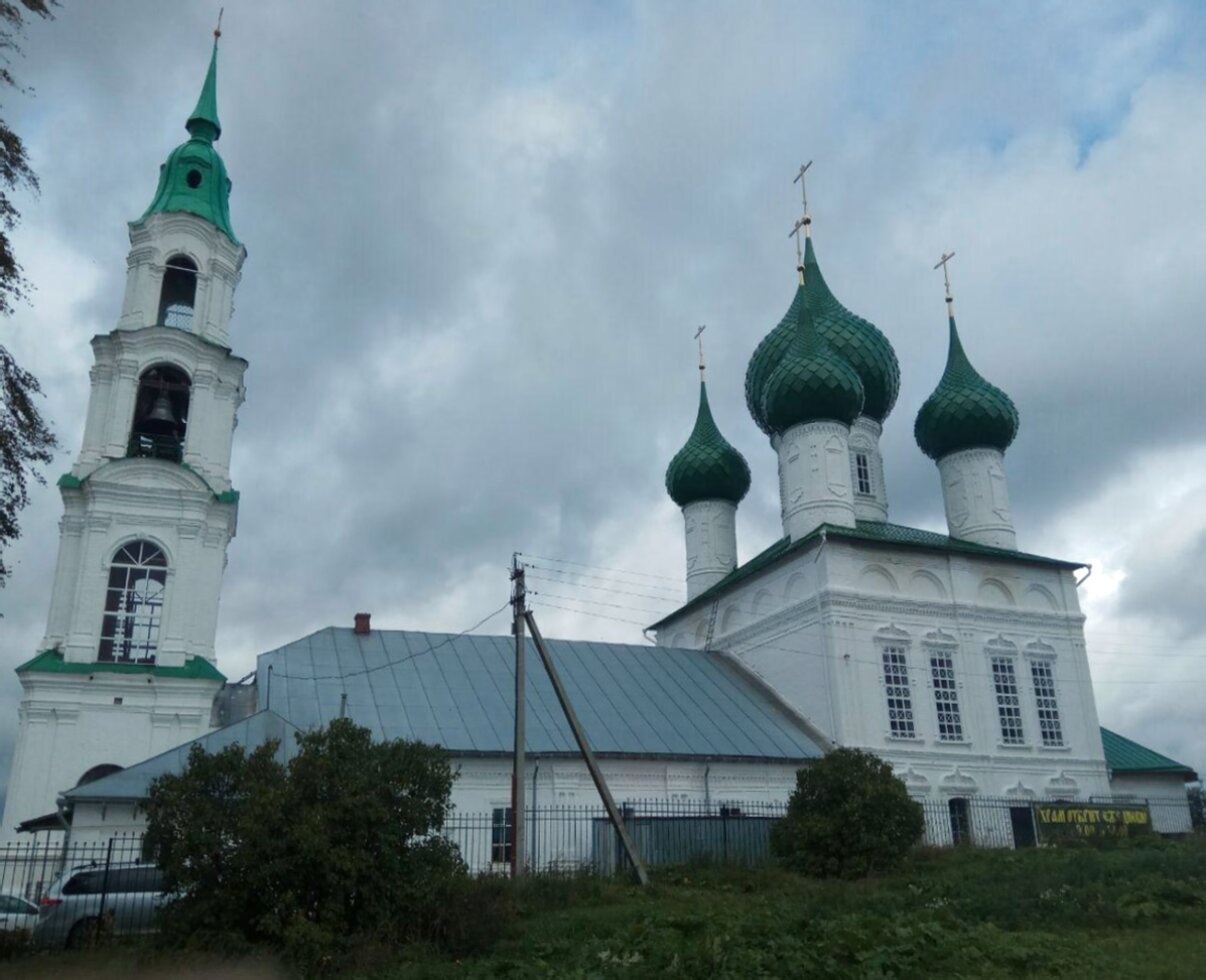 Храм Воскресения Христова в селе Левашово