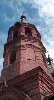 Колокольня Введенской церкви в селе Камгорт