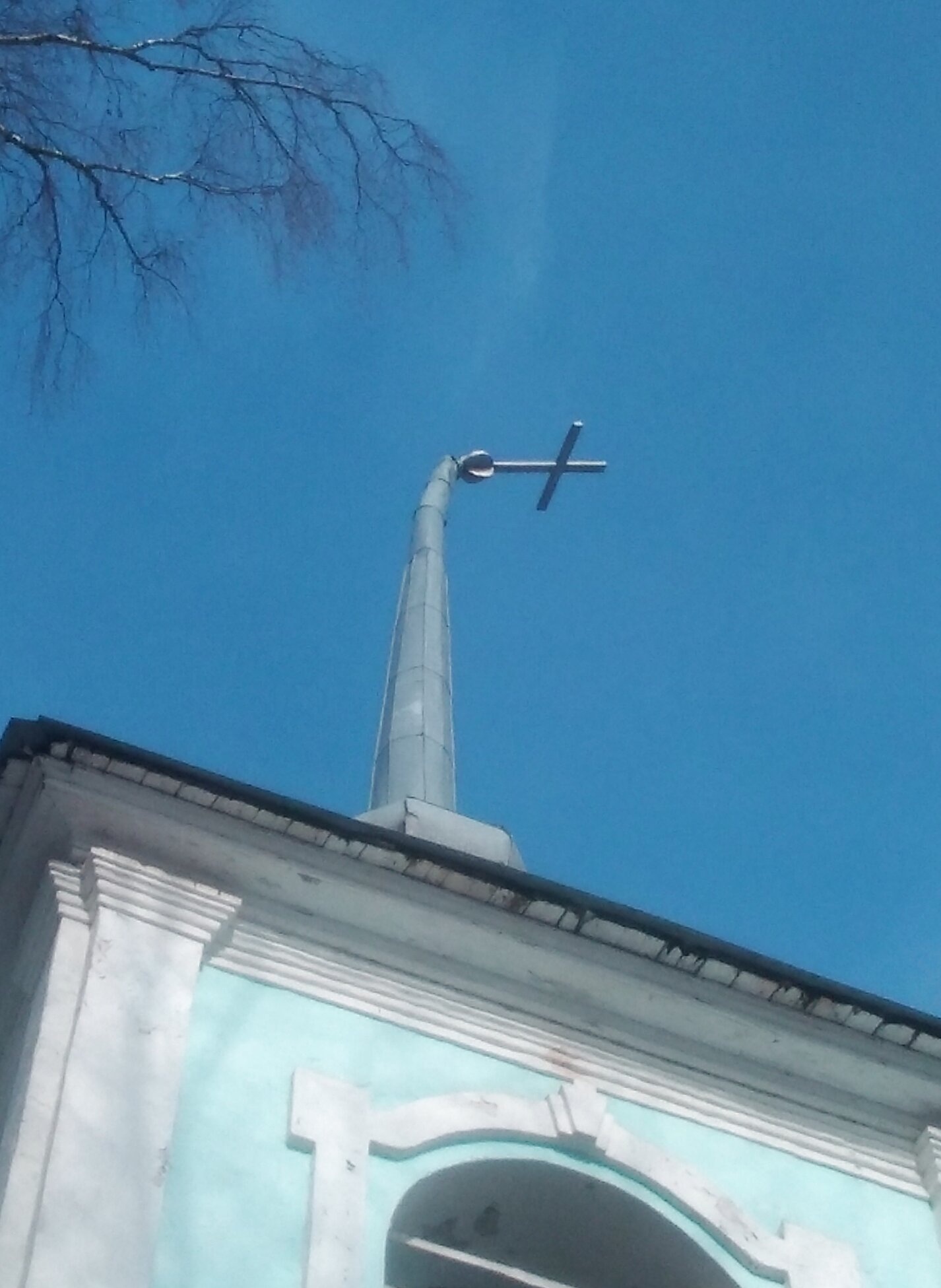 Купол и крест Церкви Покрова Пресвятой Богородицы в деревне Павы