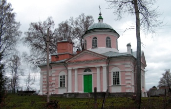 Церковь Троицы Живоначальной в деревне Перетно