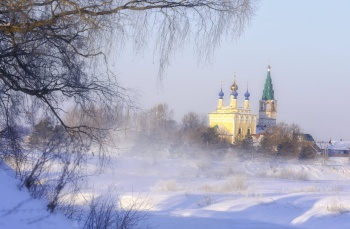 Храм Рождества Пресвятой Богородицы в селе Горицы в зимнем убранстве