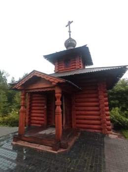 Часовня-купель Александра Невского и Николая Чудотворца в Высокиничах