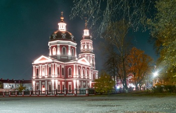 Спасский собор в Кирове: величественный образ в ночном освещении