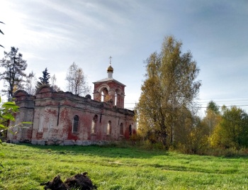 Духовская церковь в деревне Красные Горки