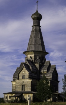 Успенская церковь в селе Варзуга — памятник деревянного зодчества