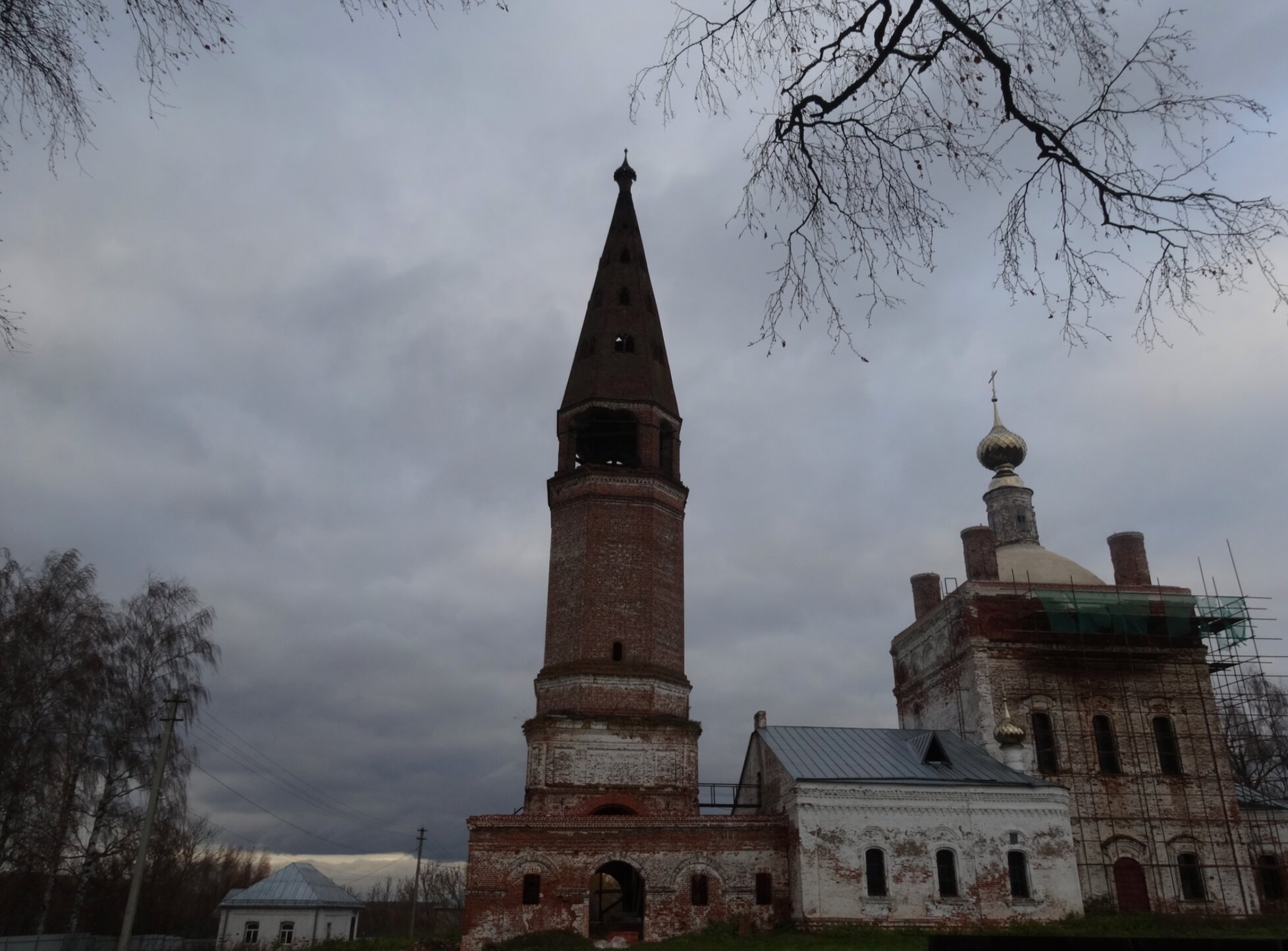 Церковь Иоанна Предтечи в селе Шухомош: архитектурная деталь