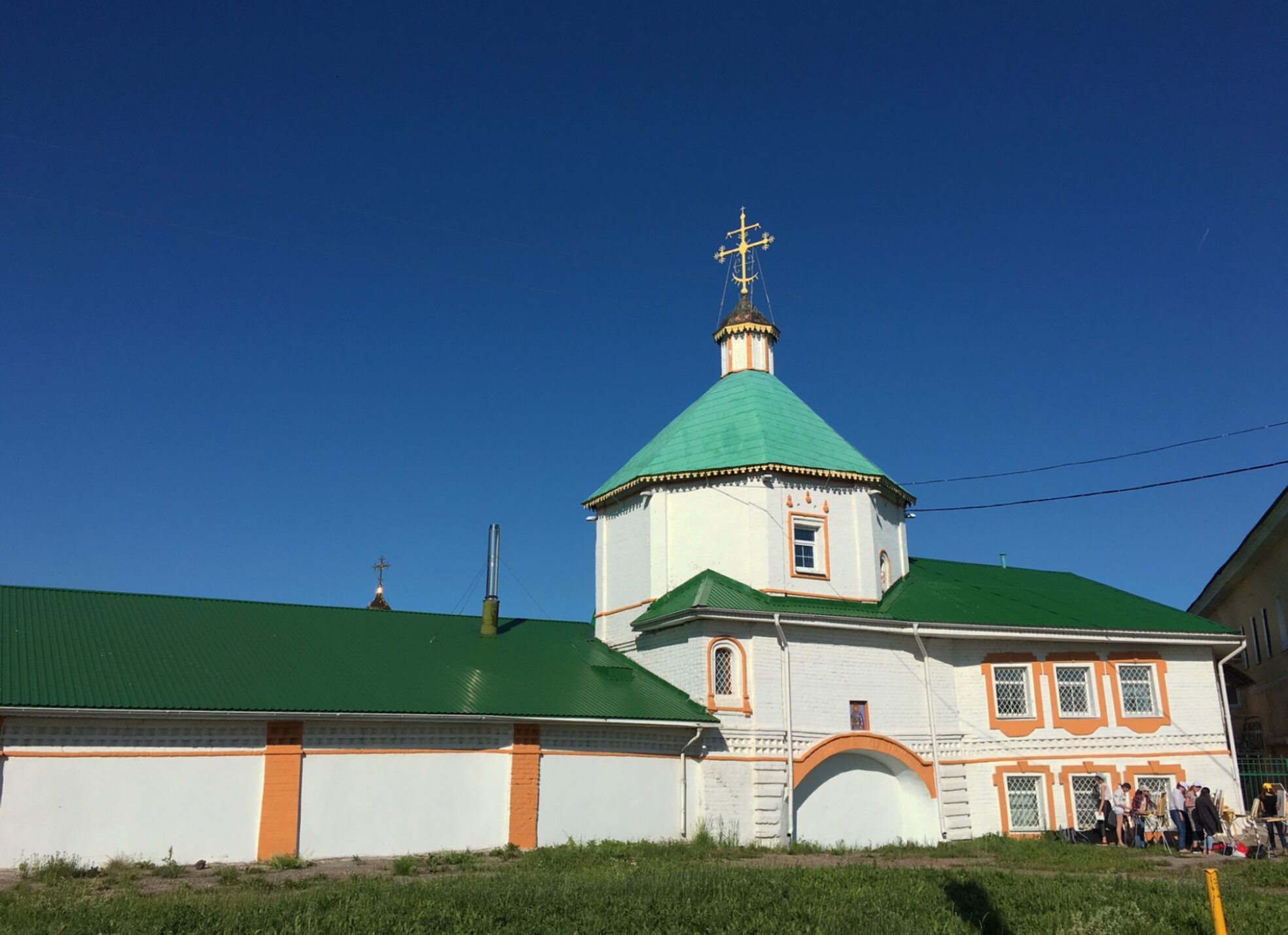 Надвратная церковь Феодора Стратилата в Свято-Троицком монастыре Чебоксар