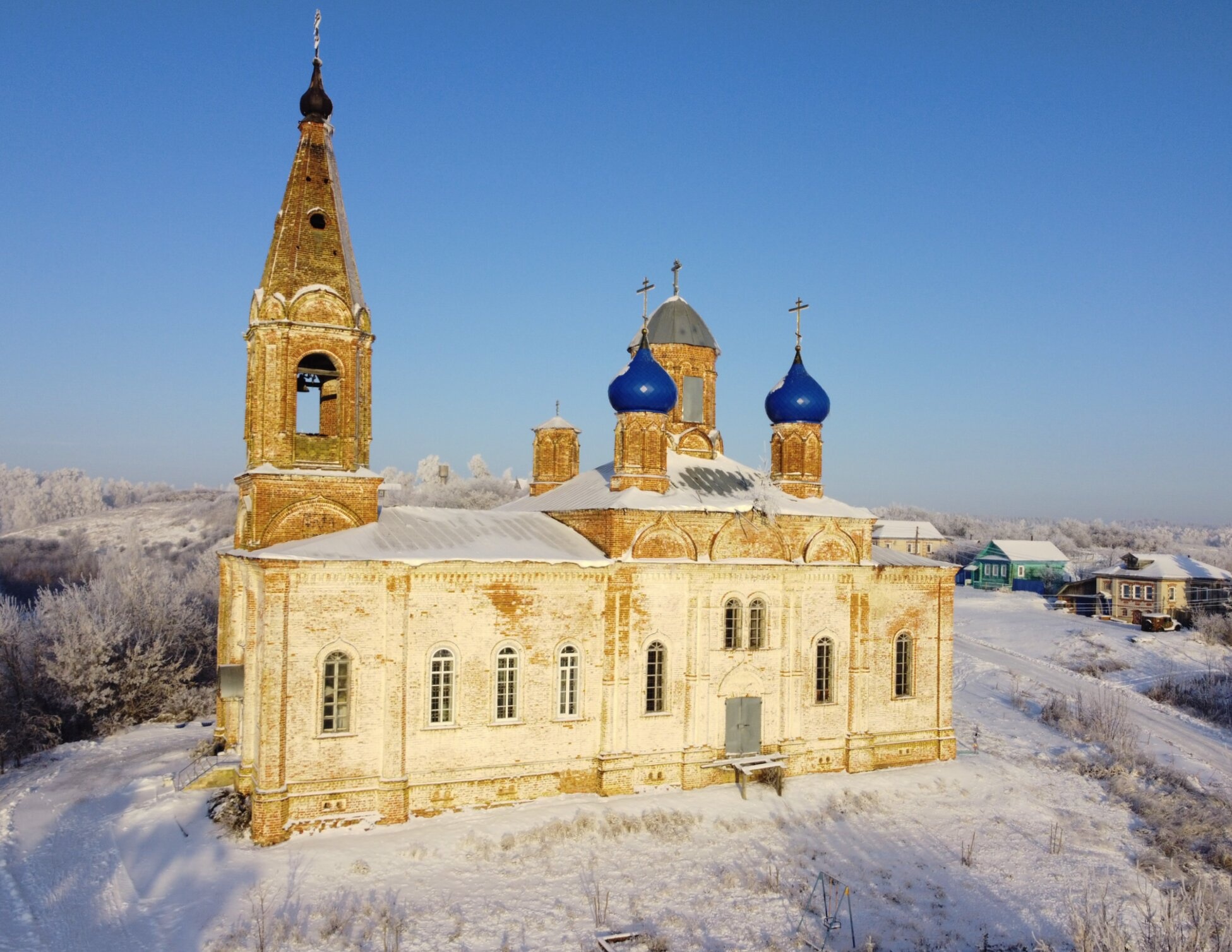 Церковь Благовещения Пресвятой Богородицы: архитектура и история в зимнем пейзаже