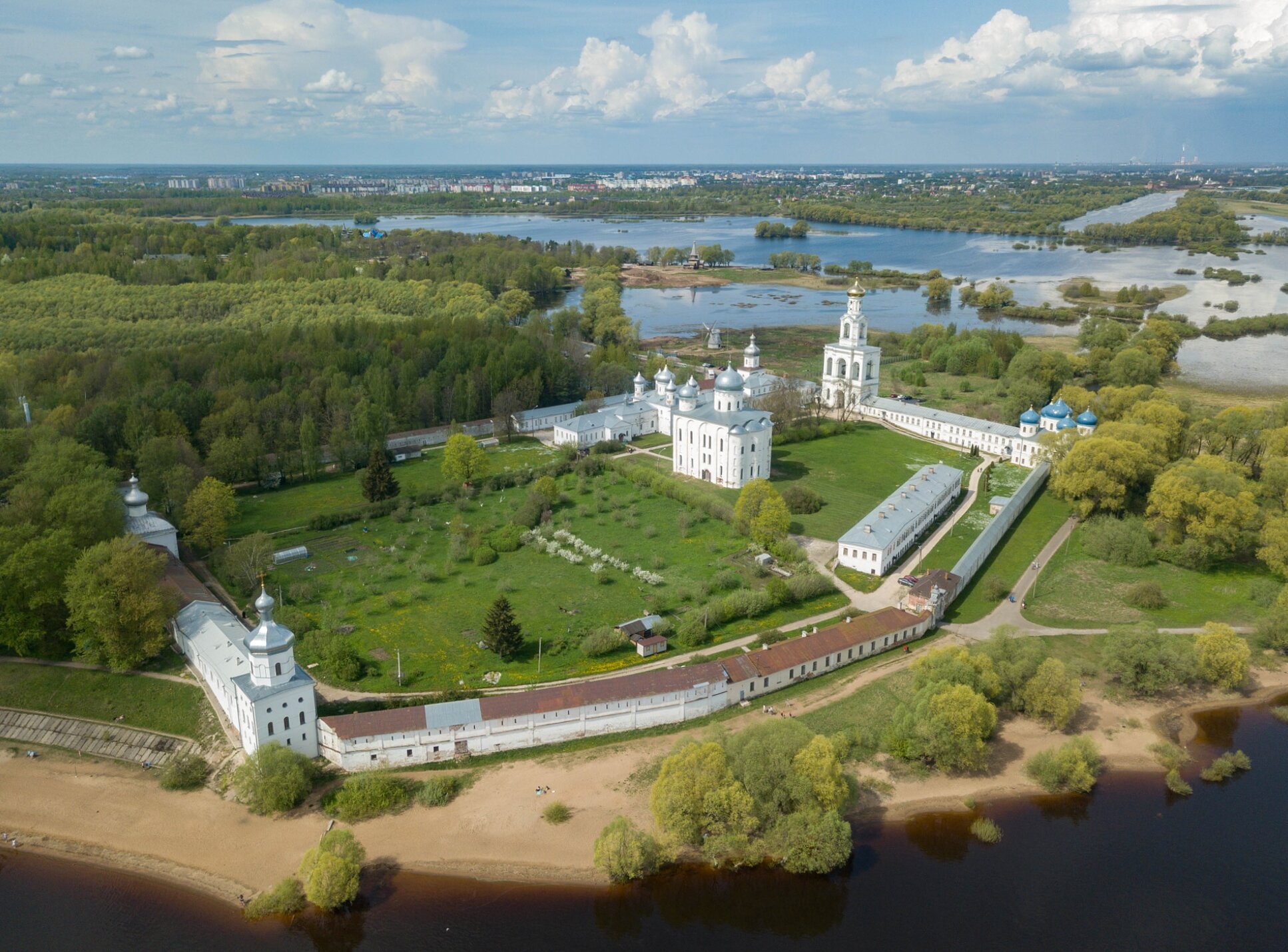 Свято-Юрьев мужской монастырь в Великом Новгороде