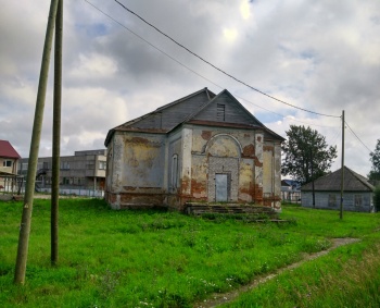 Церковь Воскресения Христова в деревне Мегрега