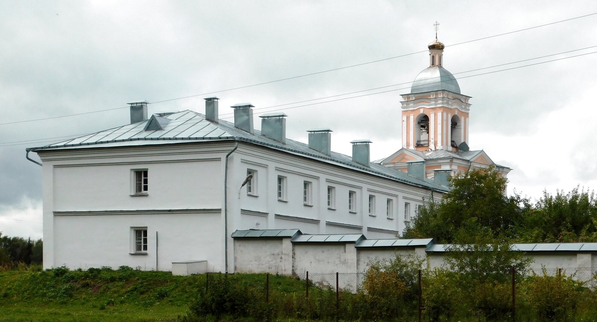Хутынский Спасо-Преображенский Варлаамиев монастырь на фотографии