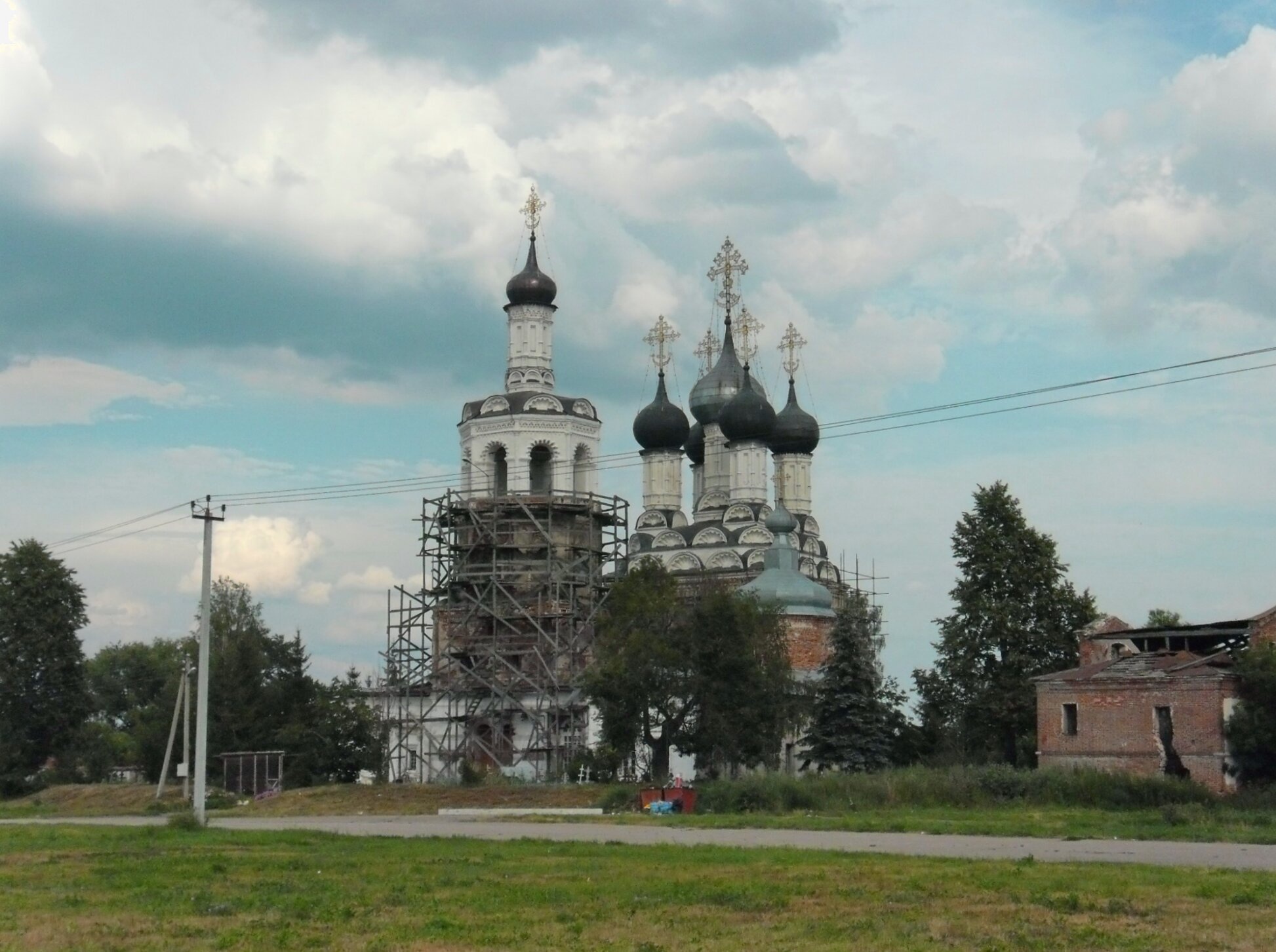 Храм Пресвятой Троицы в селе Дединово