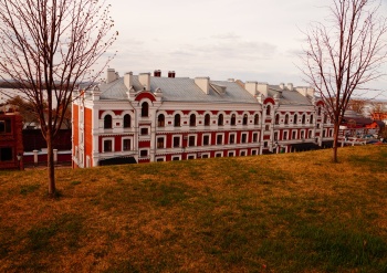 Кирпичный корпус Иверского женского монастыря в Самаре