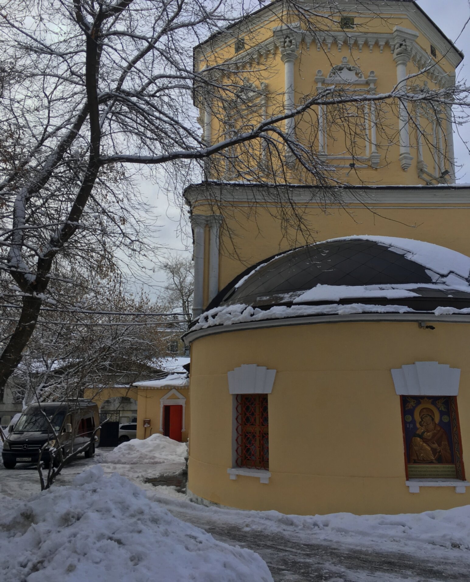Церковь Троицы Живоначальной в Хохлах - зимняя фотография