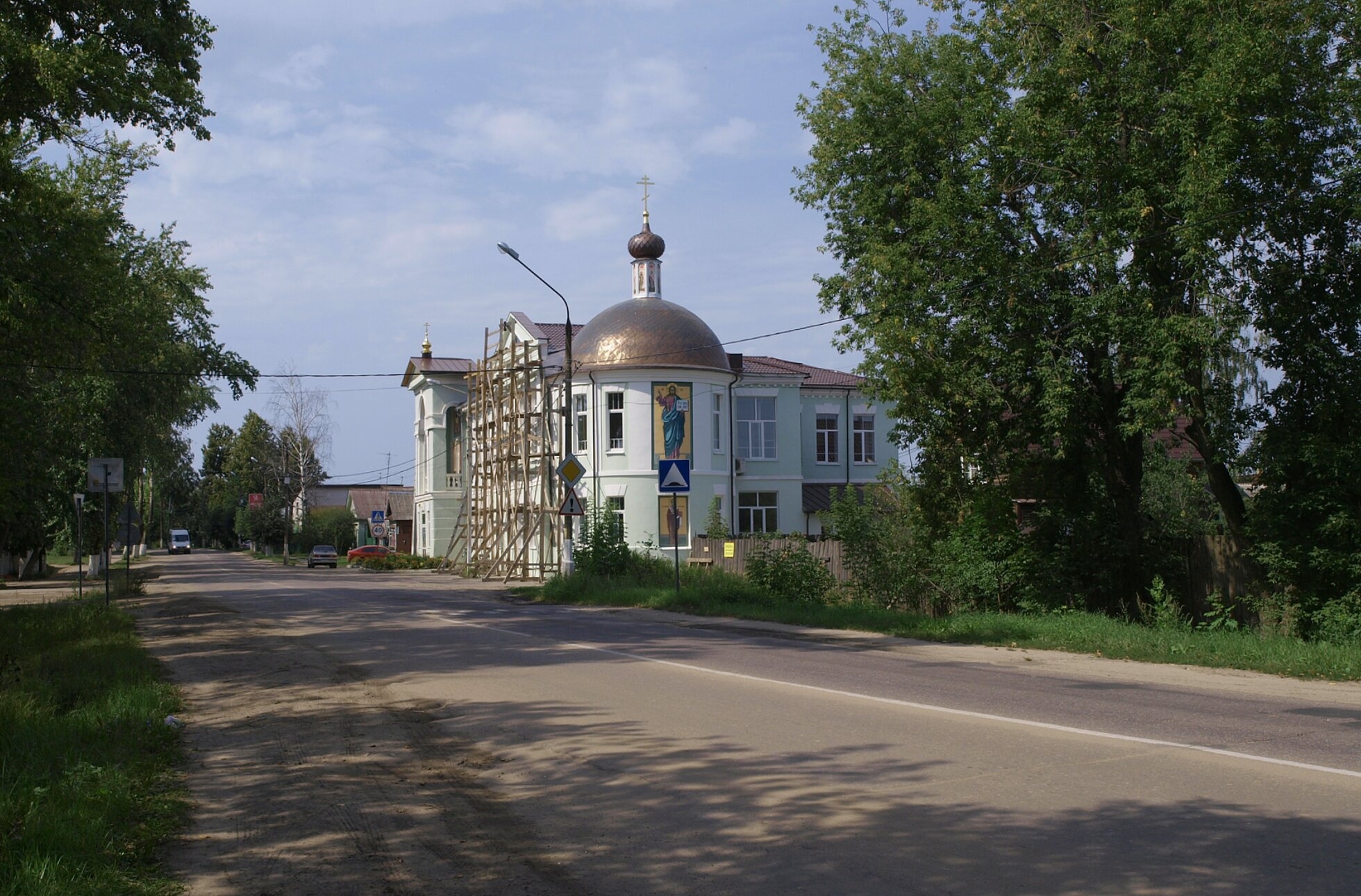 Храм и школа Святого Николая в Павловском Посаде