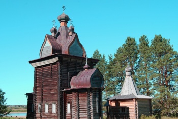 Деревянная церковь и часовня Свято-Артемиево-Веркольского мужского монастыря