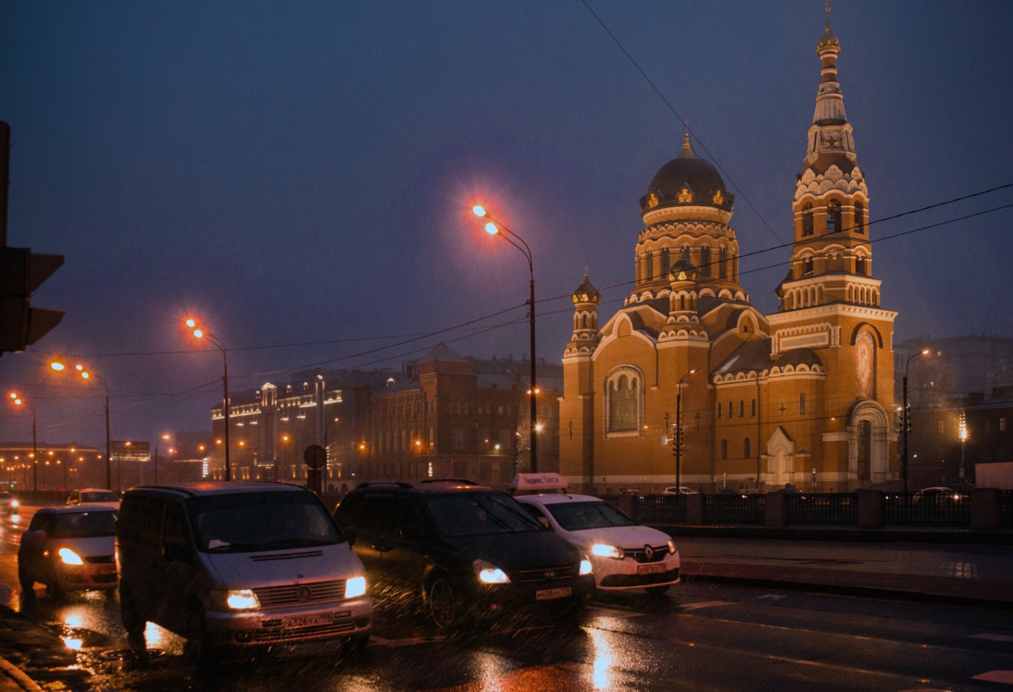Церковь Воскресения Христова у Варшавского вокзала: вечерний вид