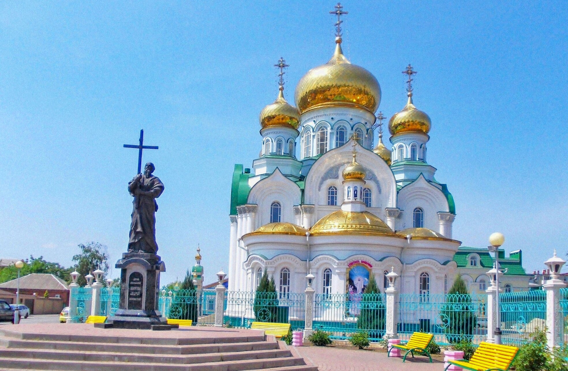 Свято-Троицкий храм в городе Батайске