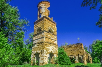 Успенская церковь в Чернышено: история в камне