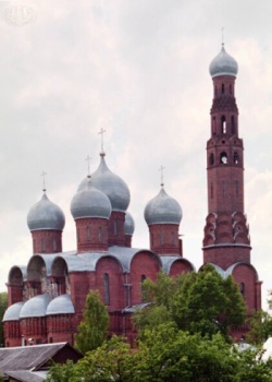 Воскресенский храм в Вичуге — Красная церковь