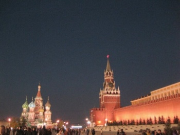 Храм Василия Блаженного и Спасская башня в ночной иллюминации