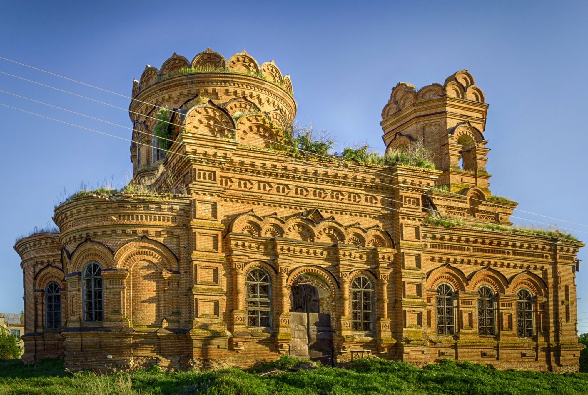 Свято-Никольская церковь в Кутьино: заброшенный храм на фотографии